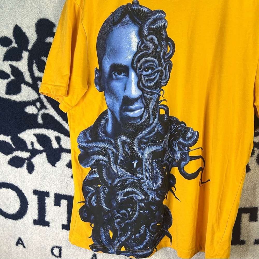 Kobe Bryant Black Mamba Snake Face Yellow T-Shirt Nike Dri-Fit Lakers Size L NBA - Picture 2 of 5